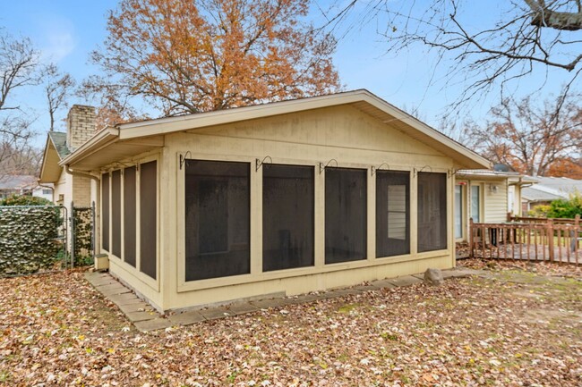 Building Photo - RARE SOUTHERN HILLS BEAUTY! 3 living rooms...