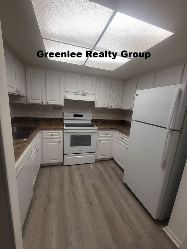 Building Photo - Don’t Miss This Spacious 3 Bedroom / 2 Bath Condo in Baywood Meadows!