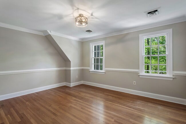 Building Photo - 9900 Kingsbridge Rd