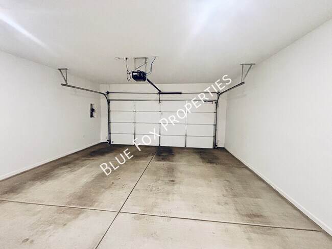 Building Photo - 7846 S Sugarbend Dr