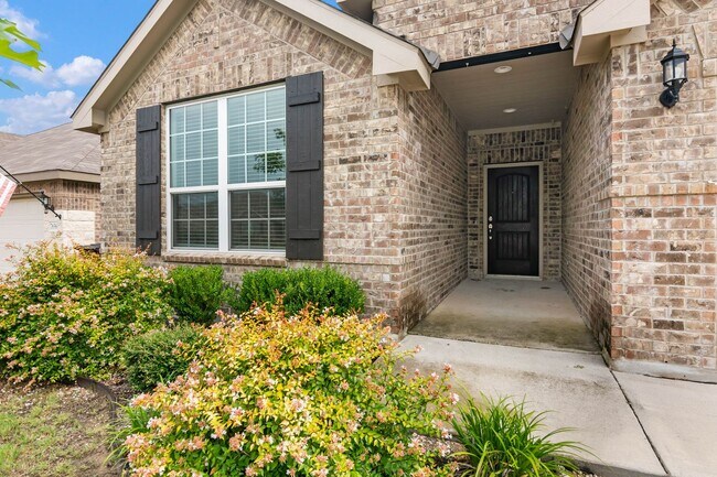 Building Photo - 3 Bed 2 Bath
