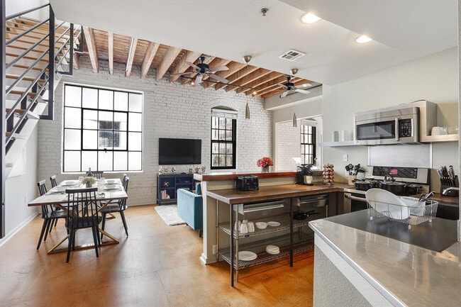 Building Photo - 1041 Constance St