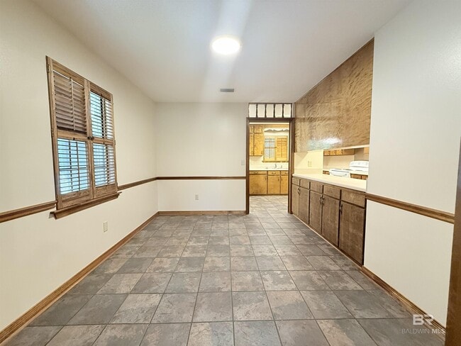 Building Photo - 106 S Beech St