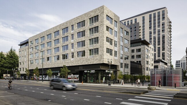 Building Photo - 1107 NE 9th Ave