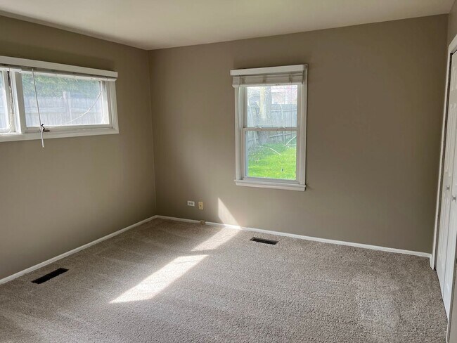 Building Photo - 3 Bedroom Home in Wheaton