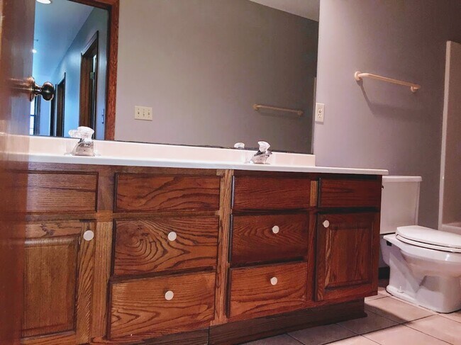 Lower Bathroom w/ double sinks - 701 Mink Ranch Rd