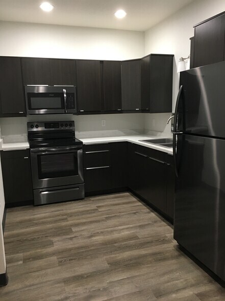 Primary Photo - 410 E Mill St