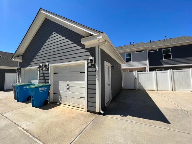 Building Photo - 512 Laurel Walk Ln