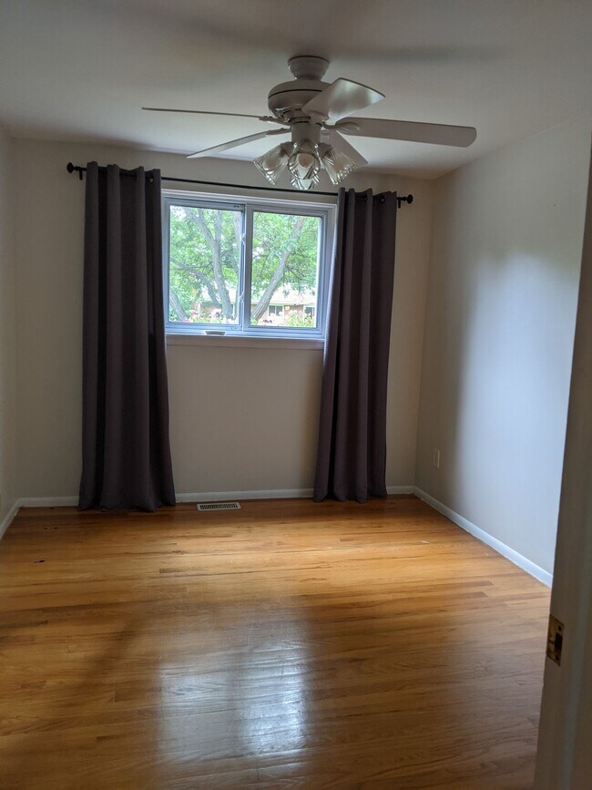 Building Photo - 812 N Mansfield St