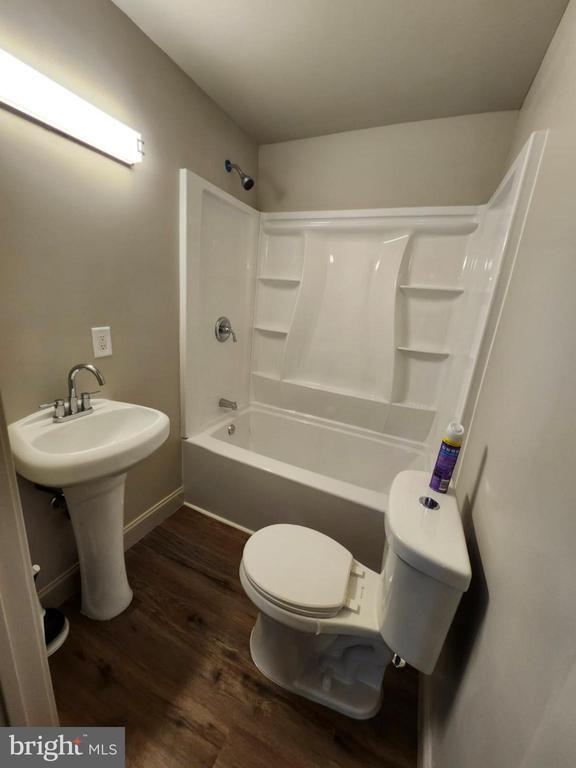 Building Photo - 84 Carpenter St