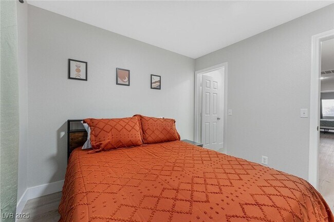 Building Photo - 519 Hall of Fame Dr