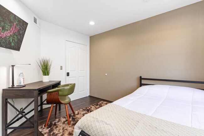 Building Photo - 10777 Ashton Ave