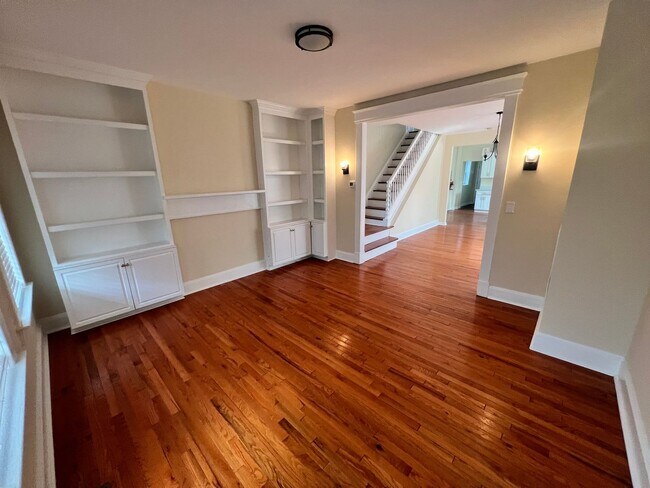 Building Photo - 838 Smith St