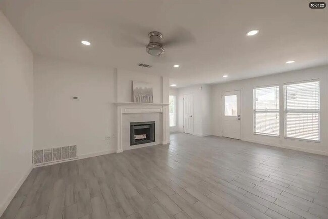 Building Photo - 303 Fantail Loop