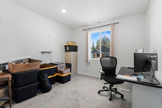 Building Photo - 10813 N Beaverhead Rd