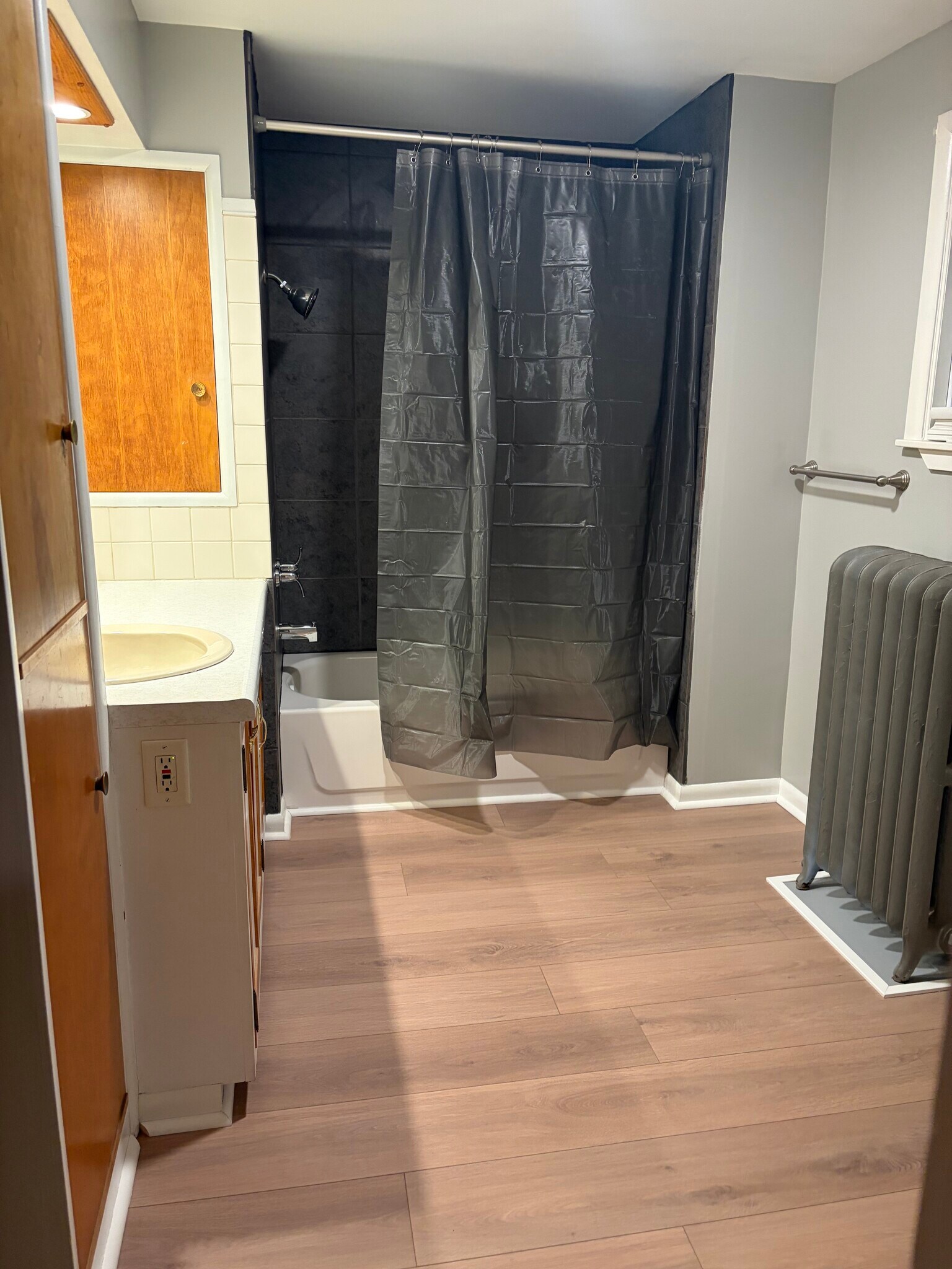 Full Bath - 1429 Quarry Ave NW