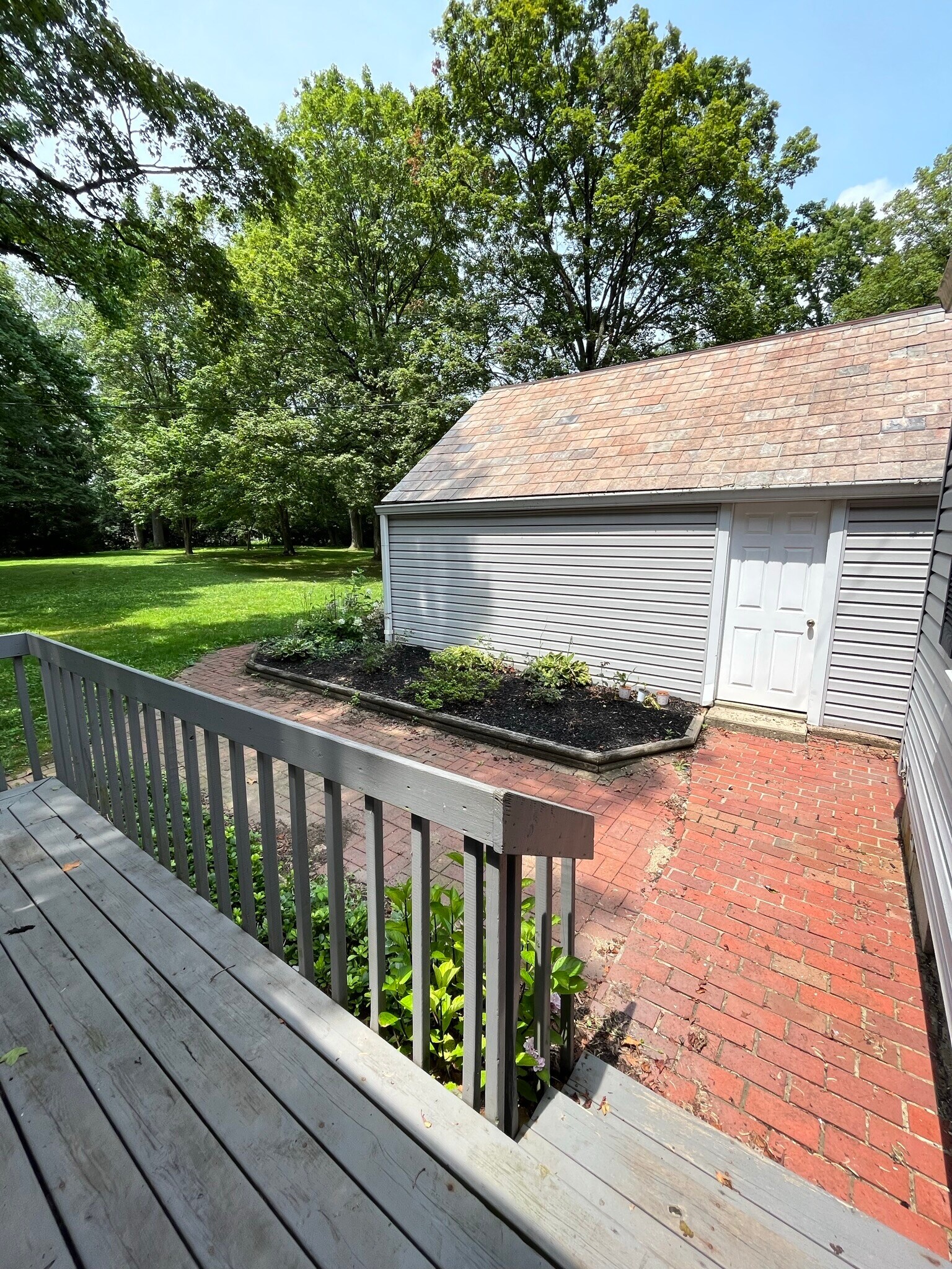 Building Photo - 697 Rosehill Rd