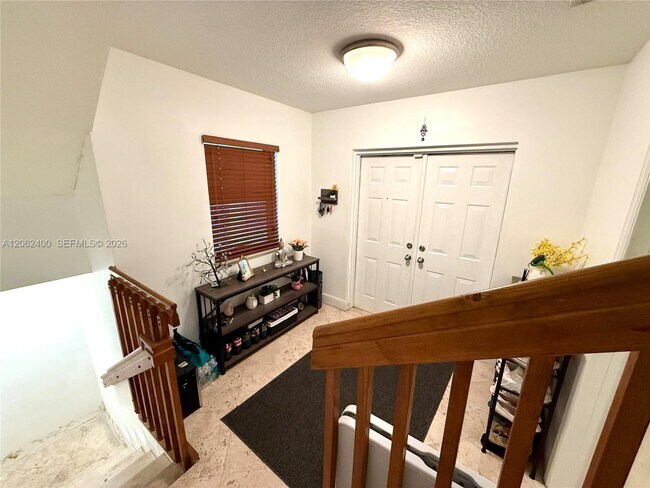 Building Photo - 1033 SW 9th Ct