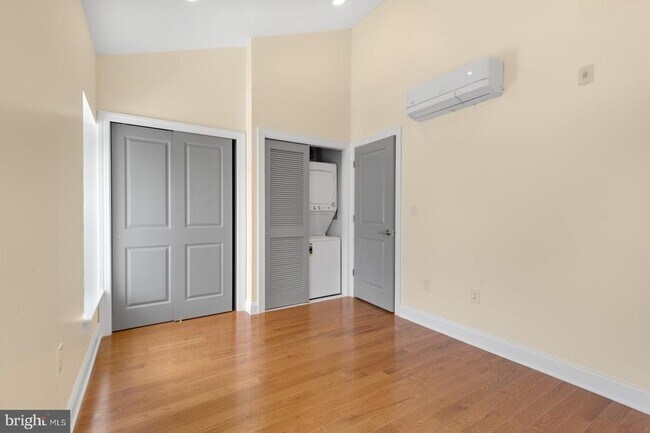 Building Photo - 6607 Ridge Ave