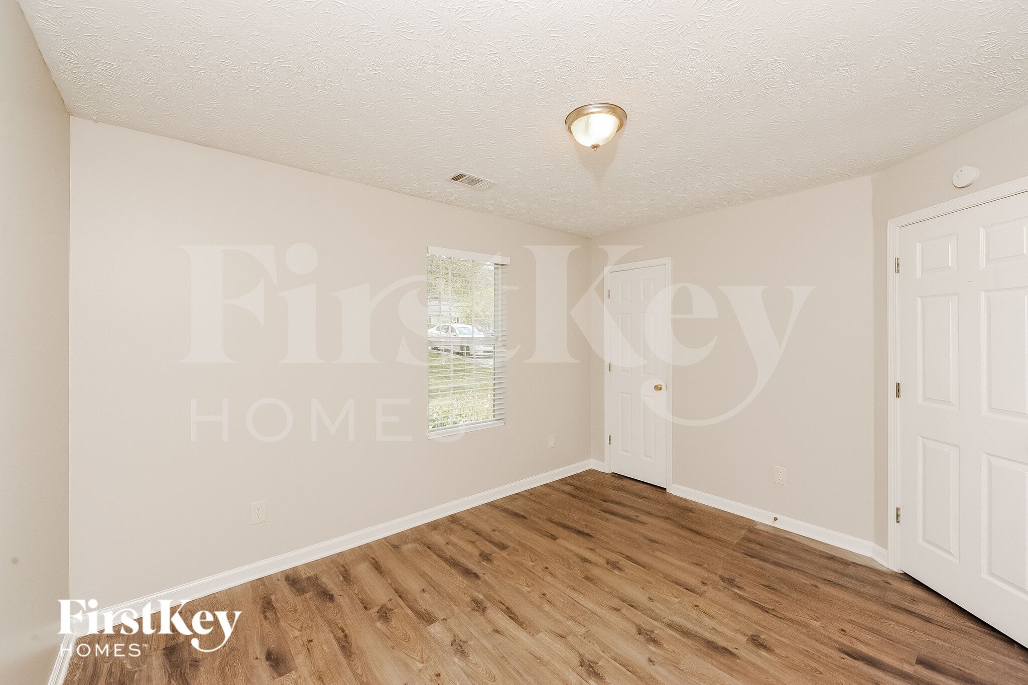 Building Photo - 5255 Hillcrest Glenn Dr