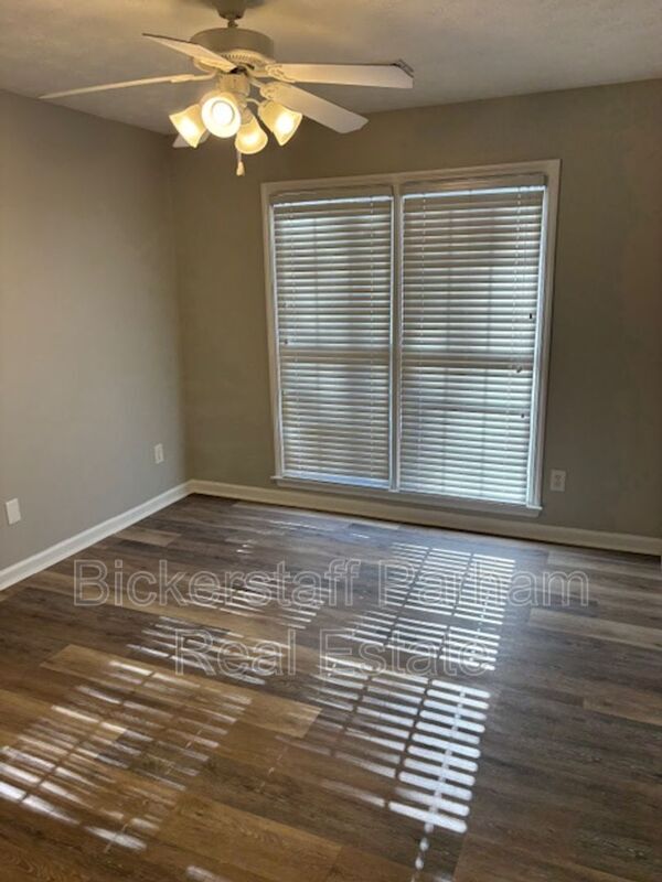 Building Photo - 9146 Garrett Lake Dr