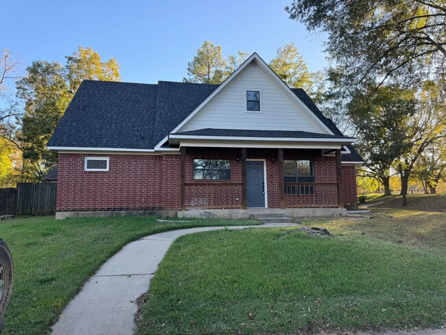 Primary Photo - 102 Pecan Ridge