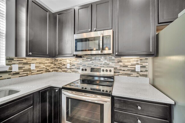 Building Photo - 1652 Halesworth Ln