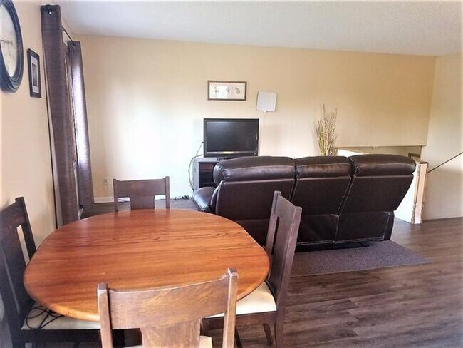 Building Photo - Great home, great quiet neighborhood!