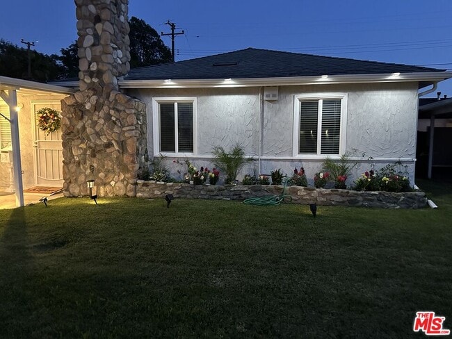 Building Photo - 1060 W 210th St