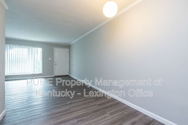 Building Photo - 1685 Alexandria Dr