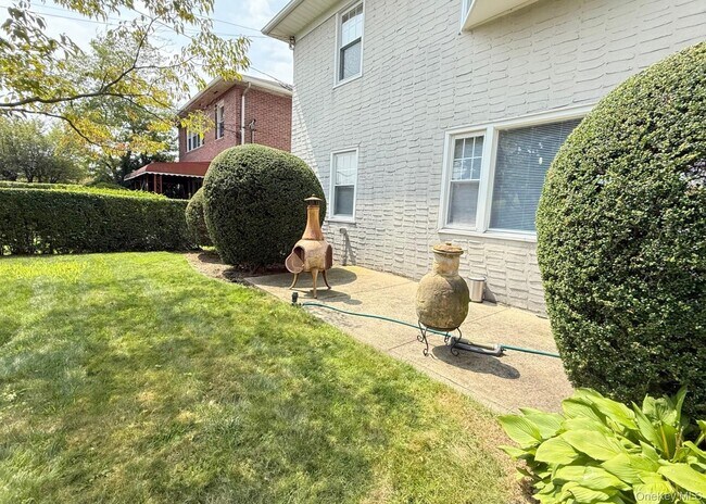 Building Photo - 138 Colonial Pl