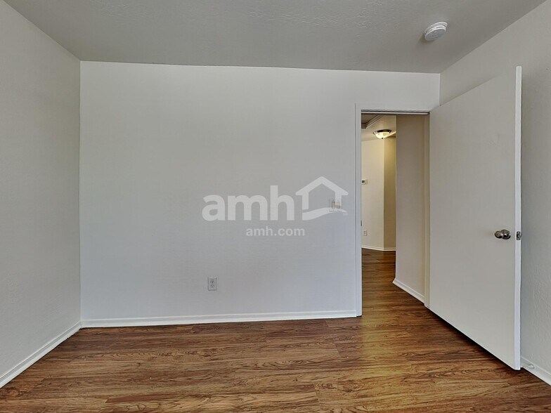 Building Photo - 2653 S 89th Dr