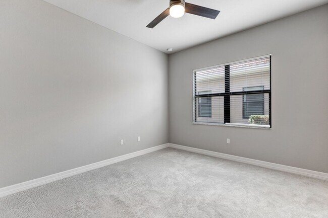 Building Photo - ** STONECREEK ** 3 BED + DEN / 3.5 BATH - ...