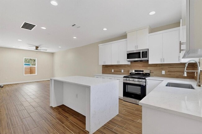Building Photo - 6909 Wentworth Dr