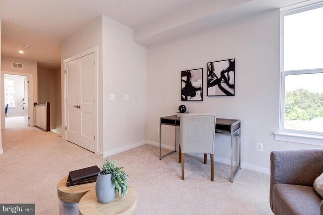 Building Photo - 43792 Middleway Ter