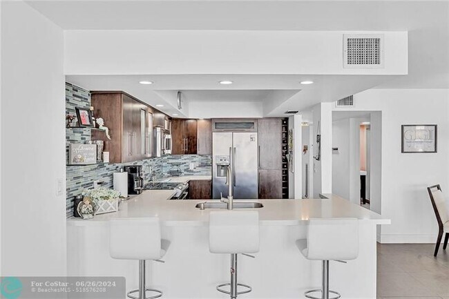 Building Photo - 525 N Ocean Blvd