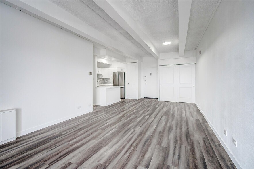 Building Photo - 130 N Pearl St