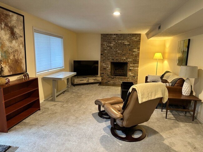 Building Photo - 14441 NE Morris Ct