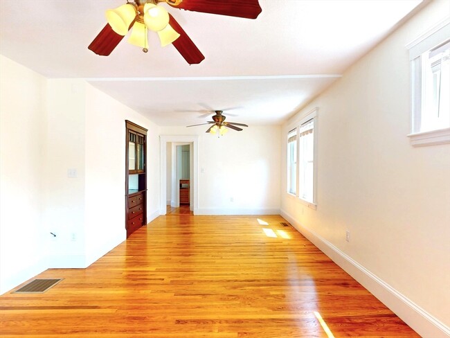 Building Photo - 25 Charlotte Rd