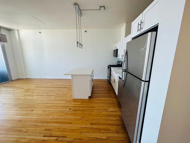 Building Photo - 1720 S Michigan Ave