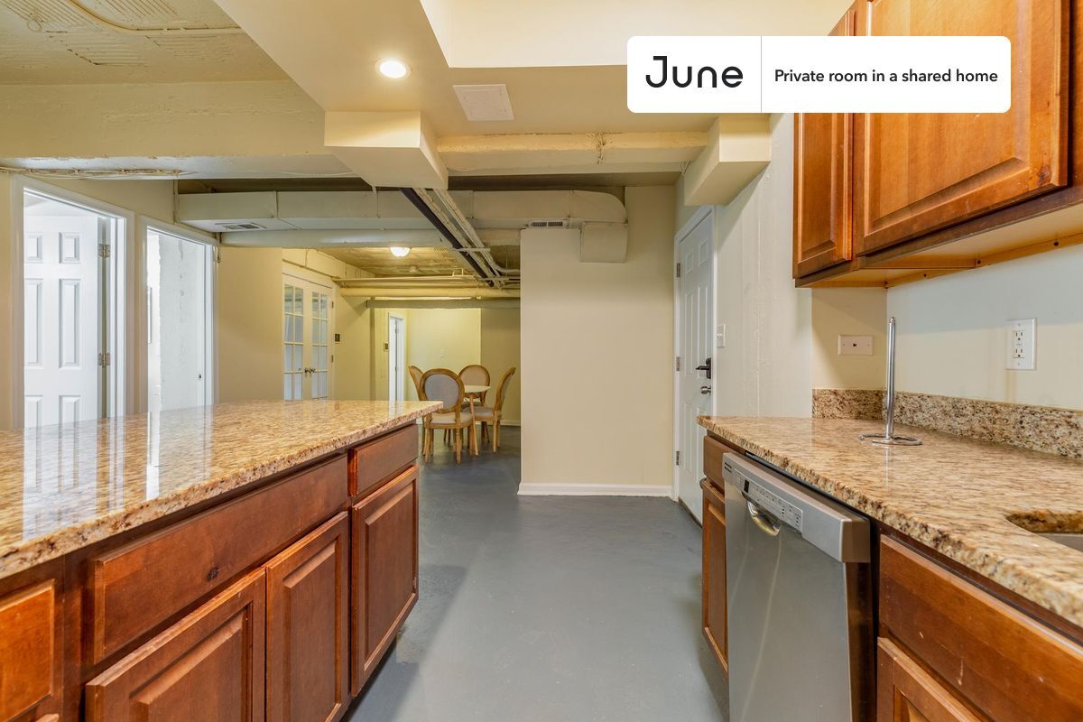 Building Photo - Room in Shared 4 bed/2 bath home in Dupont Circle