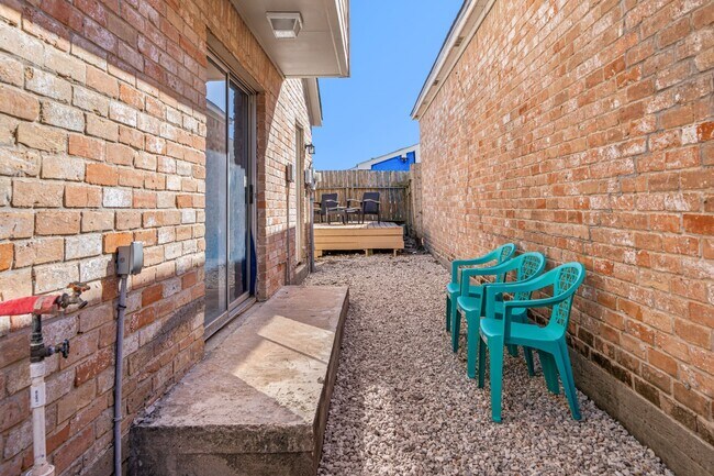 Building Photo - 12805 Westpark Dr