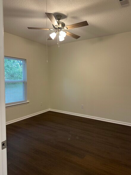 Building Photo - 1205 Winona Ave