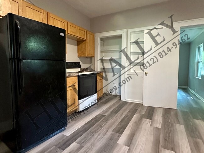 Building Photo - Three Bedroom Home