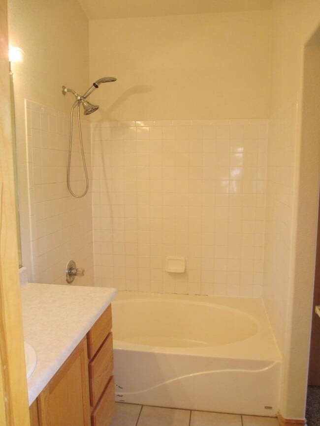 Building Photo - 8720 Rosebud Pl
