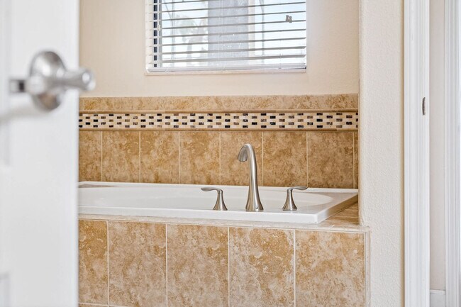 Building Photo - 1496 Moon Valley Dr