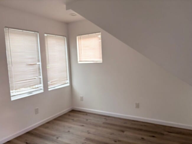 Building Photo - 3 bedrooms 3 baths home in San Diego. WATE...
