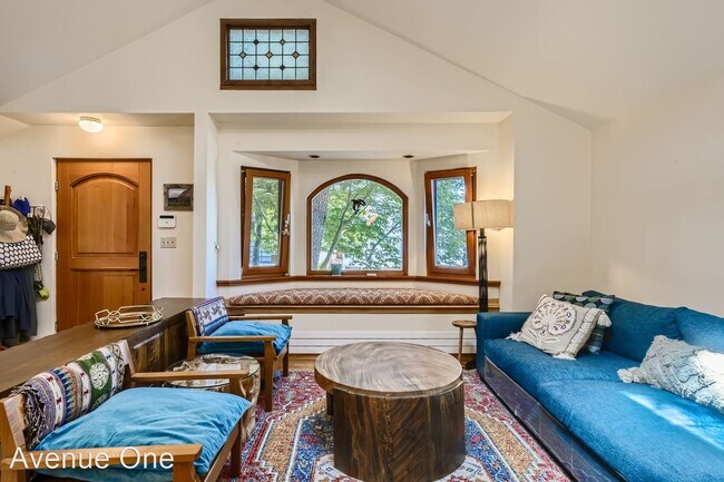 Building Photo - 4 br, 3 bath House - 1614 32nd Ave