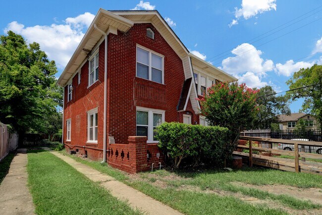 Building Photo - 3004 Isabella St