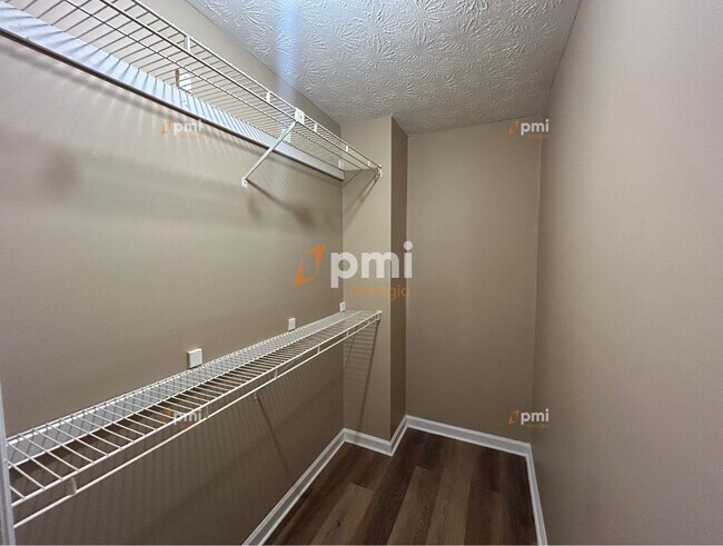 Building Photo - 5867 Sheldon Ct